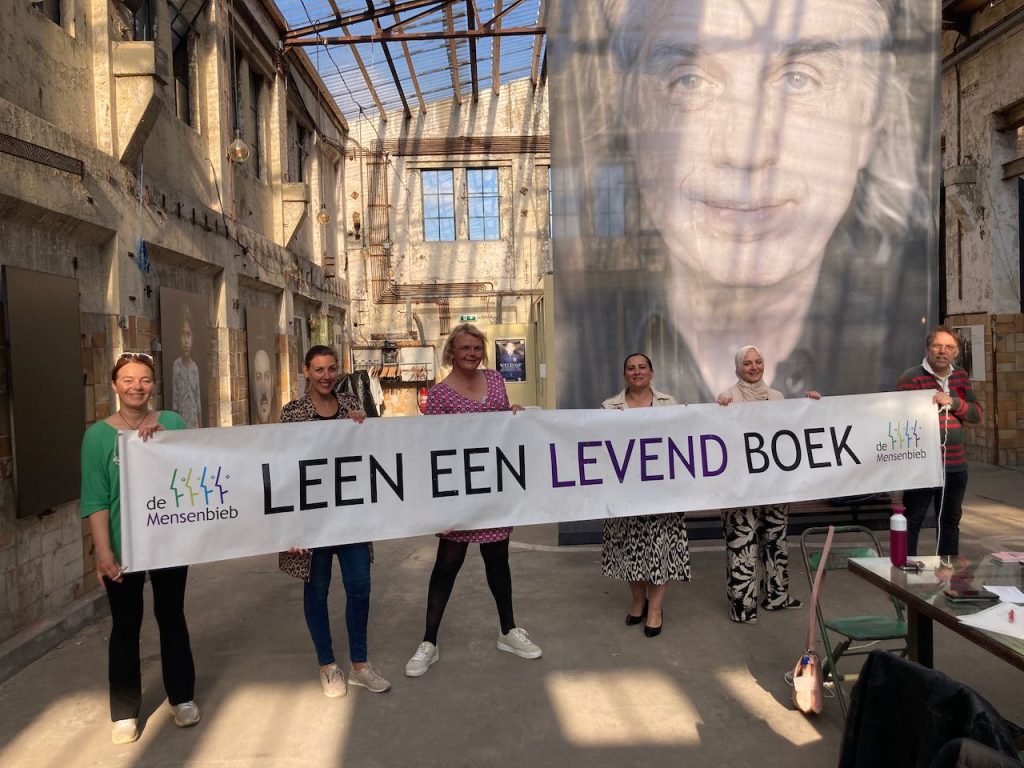 De Mensenbieb De Zaanse Verhalen
Verhalen op Zaanse festivals sarah vermoolen